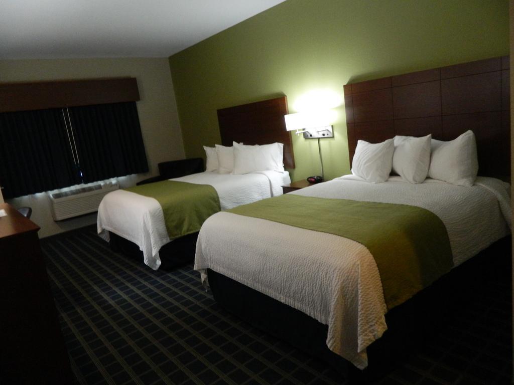 Brookstone Lodge & Suites Algona Room photo